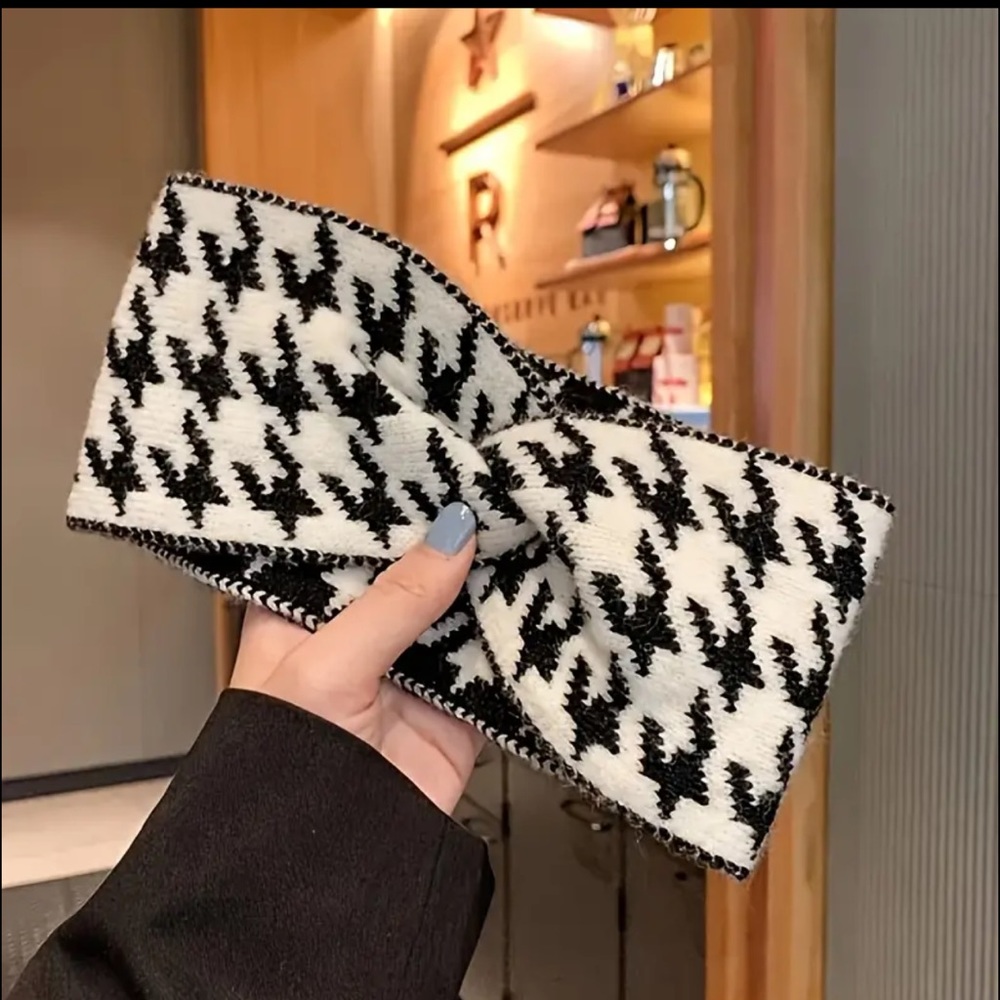 Nwot Asos Houndstooth Pattern Reversible Head Wra… - image 2